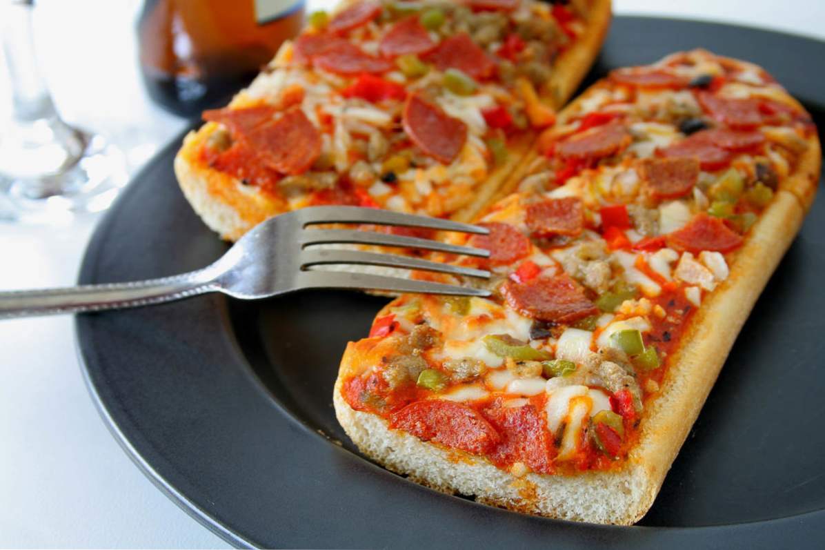 Рецепт Пиццы С Колбасой Сыром И Помидорами