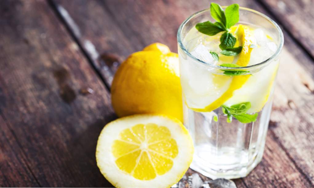 Вода з лимоном натщесерце - користь і шкода