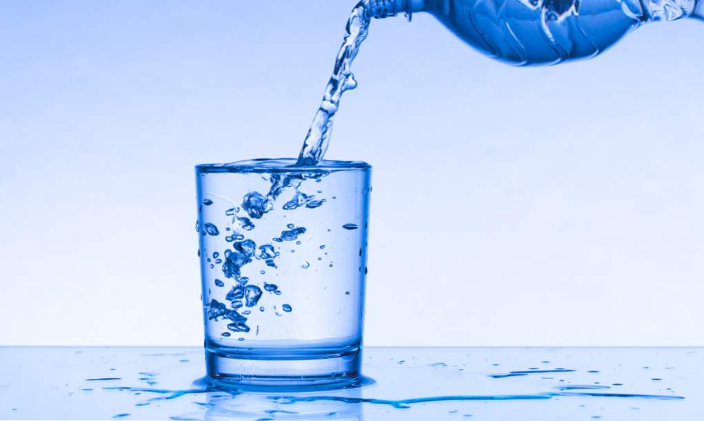 Destilirana voda - značilnosti. Ali lahko pijem destilirano vodo in kako jo naredim doma?