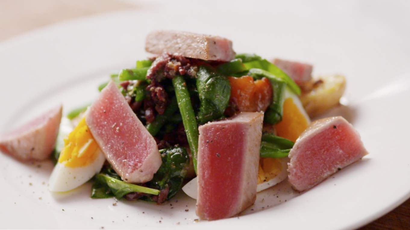 Nicoise s tuniakom je klasický recept a 5 možností na výrobu francúzskeho šalátu