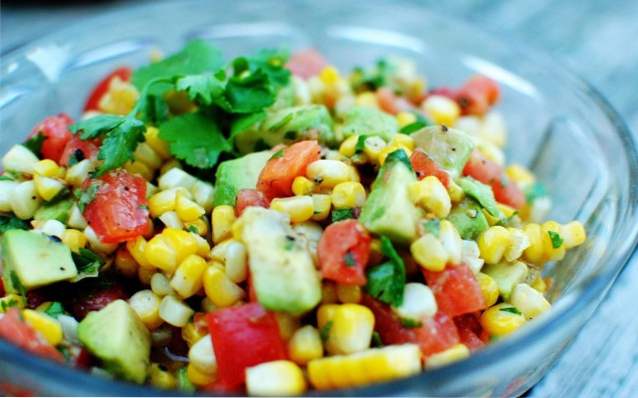 Салат з кукурудзою і ковбасою - 7 простих і смачних рецептів