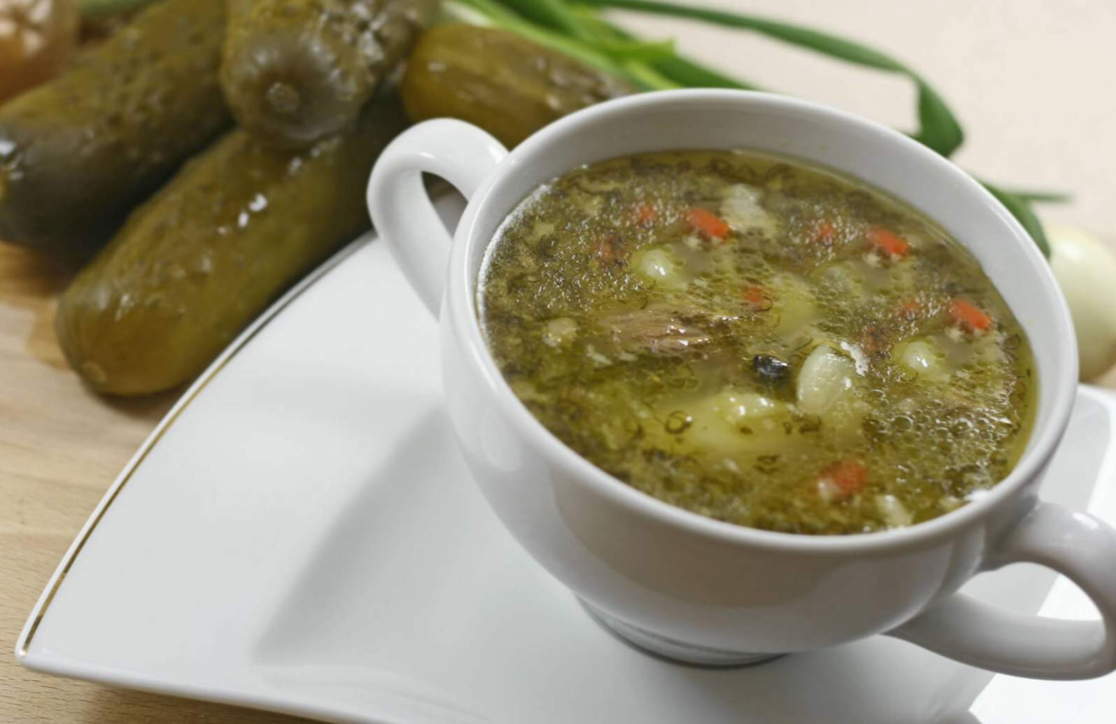Суп з солоними огірками - 7 рецептів приготування