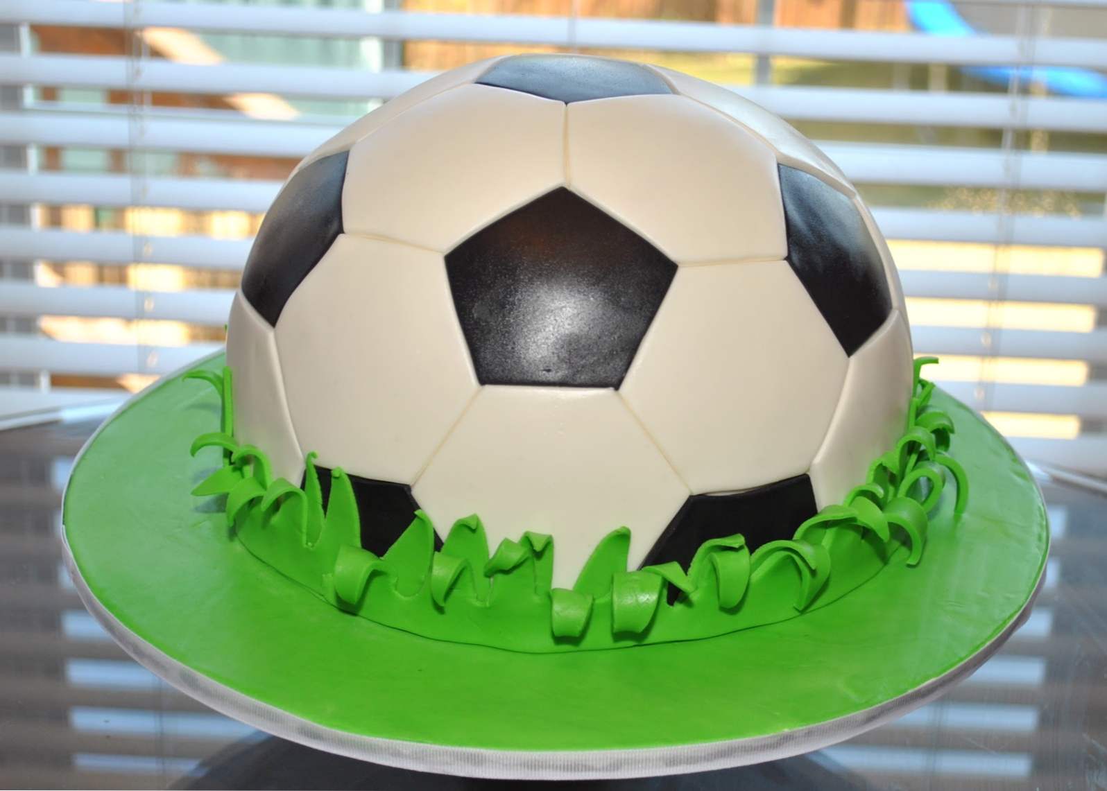 Cake Football - 4 przepisy, jak zrobić oryginalne ciasto własnymi rękami