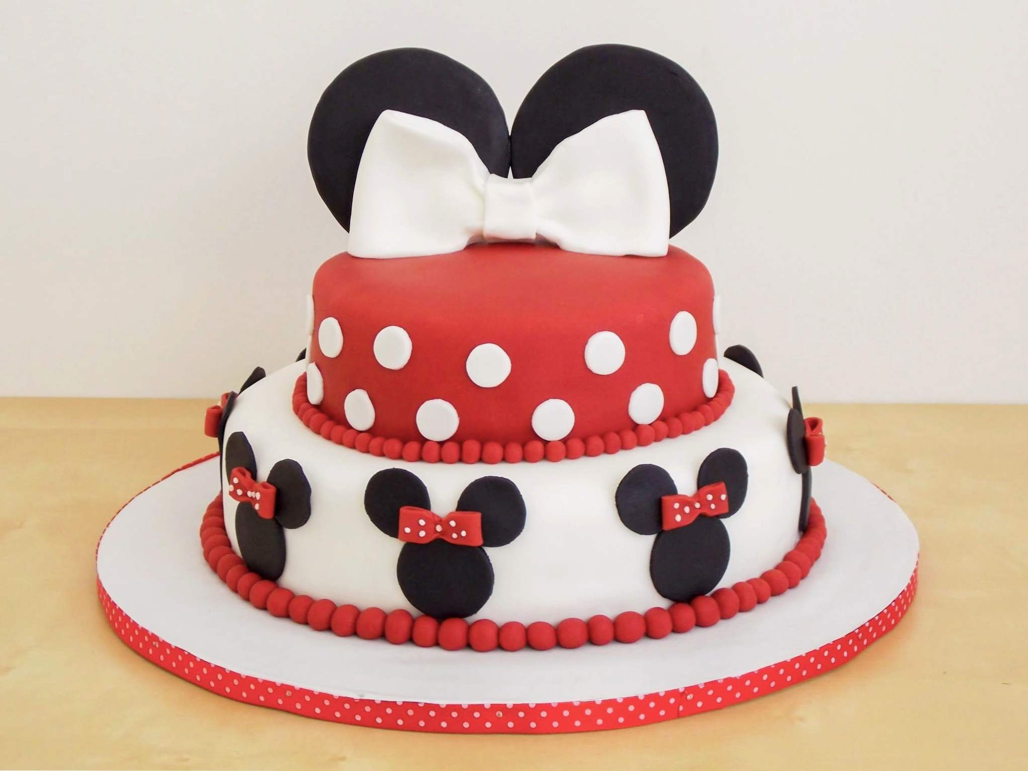 Mickey Mouse Cake - 4 recepty na výrobu krásneho dortu pre dievčatá a chlapcov