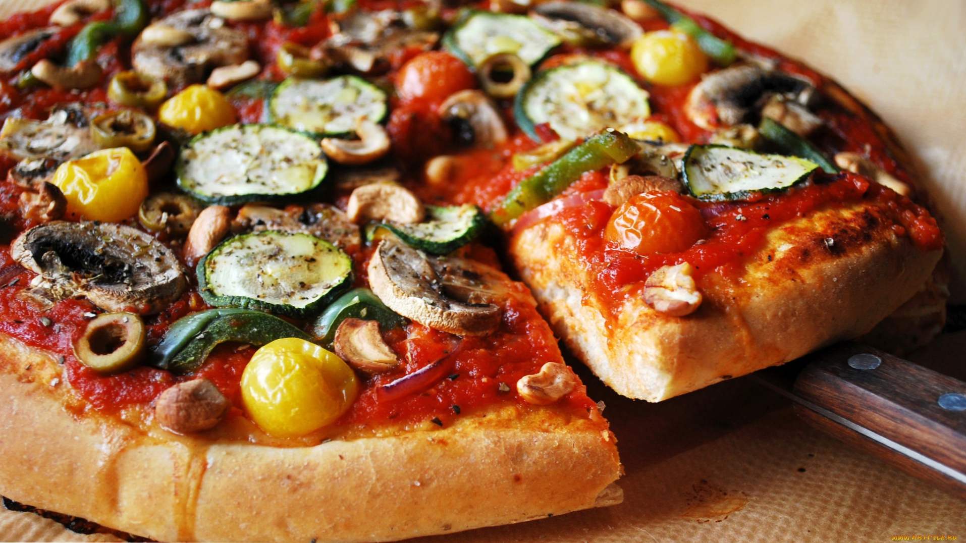Вегетаріанська піца - 6 смачних рецептів приготування в домашніх умовах