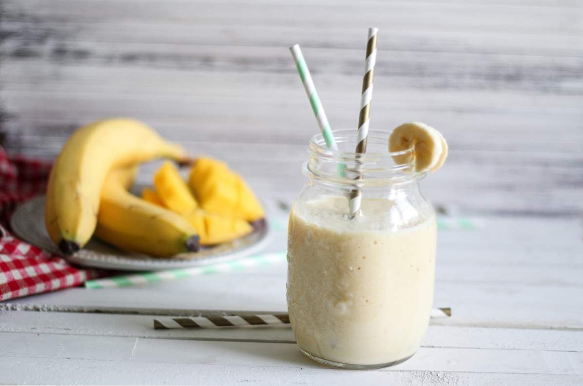 Bananowy smoothie - 7 przepisów w domu