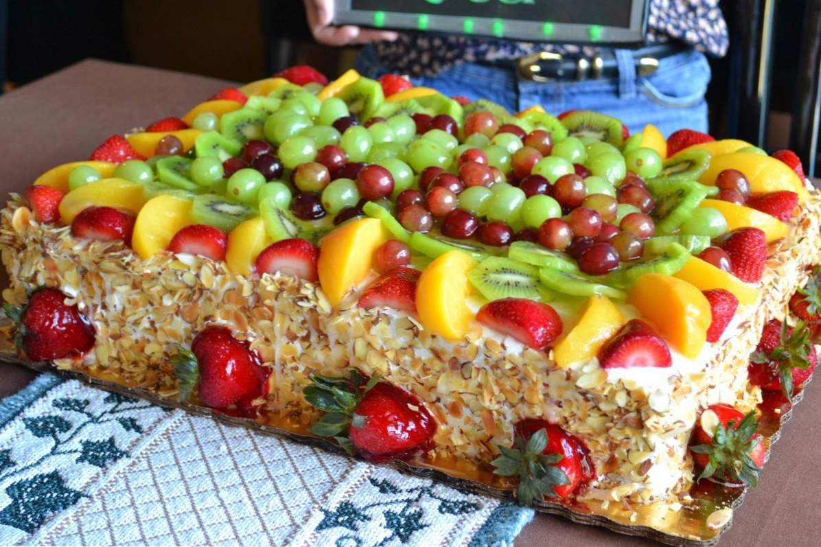 Kako ukrasiti torta s voćem - 6 mogućnosti za ukrašavanje kolača kod kuće