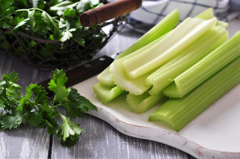 Салат з селерою і яблуком - 7 рецептів смачного і корисного салату