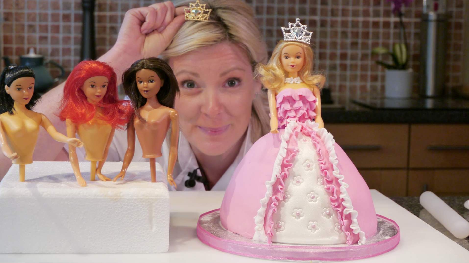 Торт Лялька - 5 рецептів, як зробити святковий торт для дівчинки своїми руками