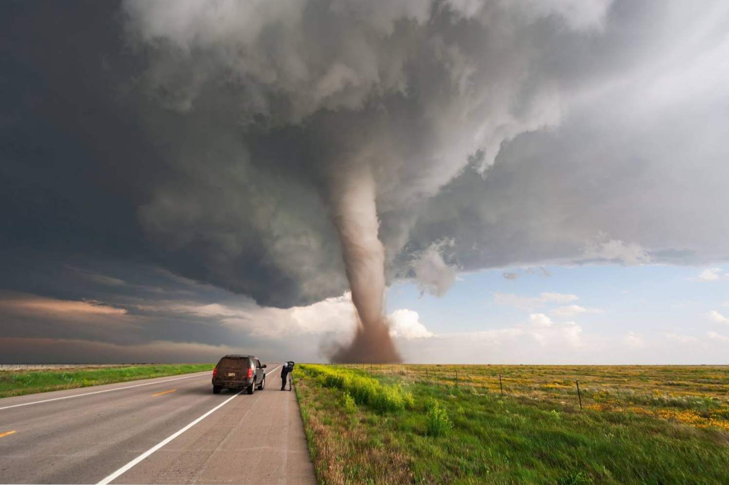 Dlaczego marzysz o tornado? Wymarzona marzenie, tornado, huragan we śnie