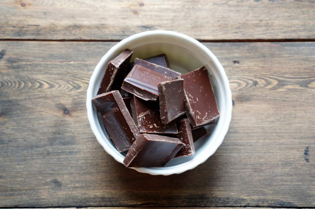 Jak stopić czekoladę w kuchence mikrofalowej - 5 sposobów