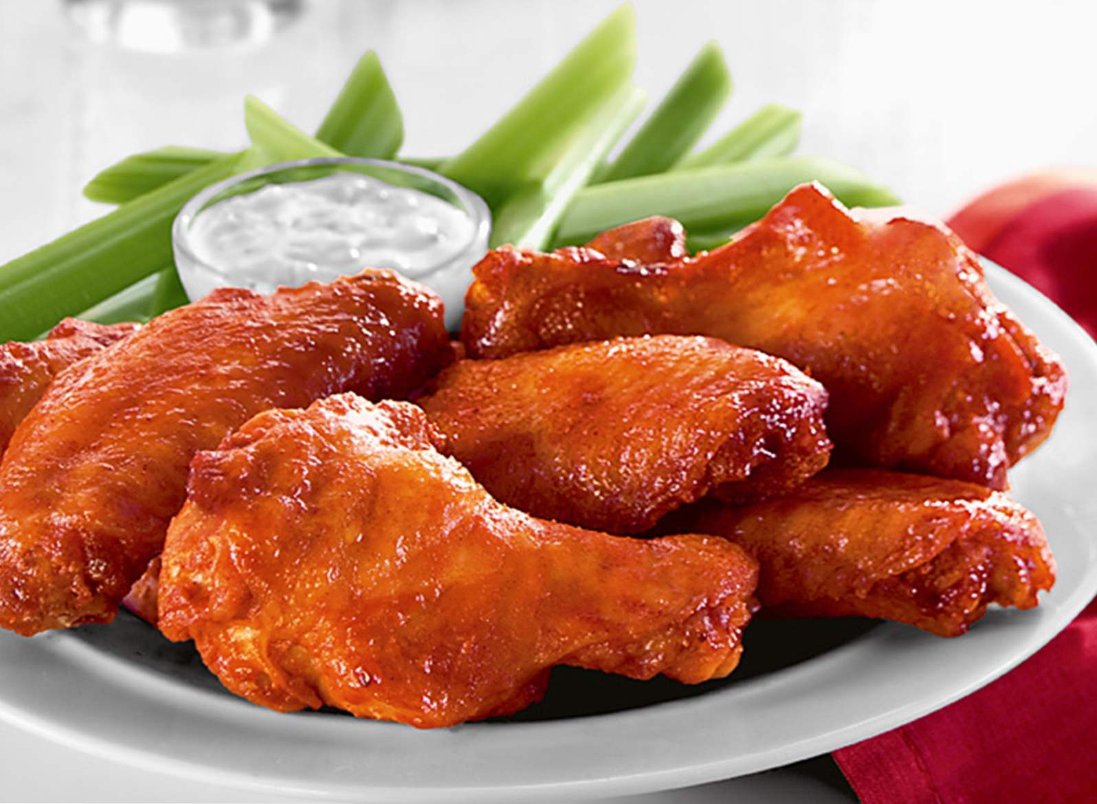 Buffalo Wings - 5 przepisów, jak zrobić popularne amerykańskie danie skrzydełka z kurczaka