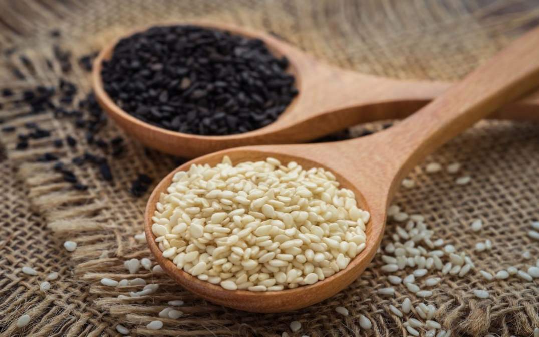 Sezamové semená prospech a ublížiť, ako to urobiť, kontraindikácie