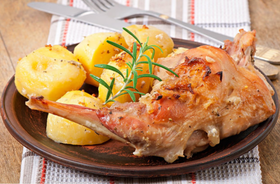 Kunić u peći s krumpirom - 7 recepata, kako kuhati delikatno i ukusno jelo