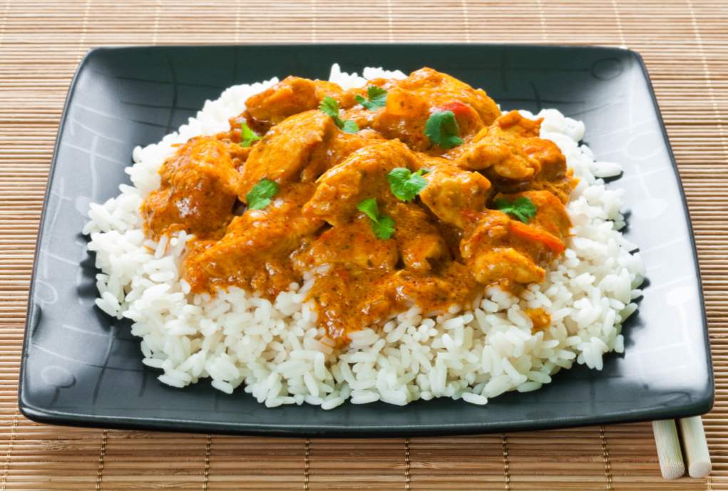 Curry Chicken - 8 przepisów kulinarnych, sposób gotowania na patelni, w powolnym piekarniku i piekarniku