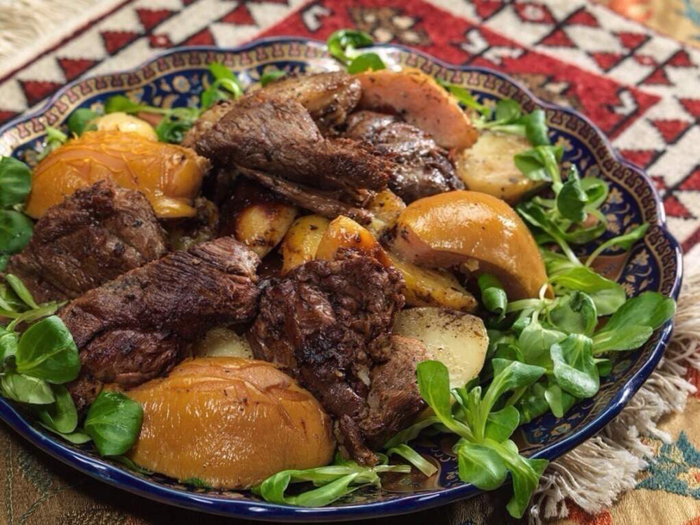 М'ясо з айвою - 7 рецептів приготування в духовці, в казані і мультиварці