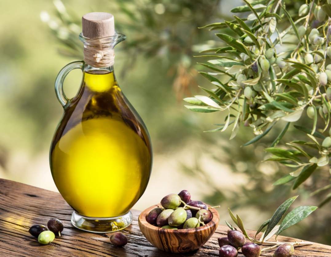 Оливкова олія (Olive Oil) корисні властивості і протипоказання