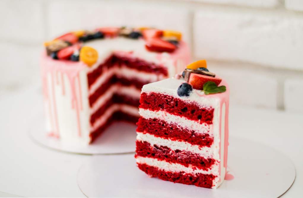 Red Velvet Cake - 8 oryginalnych przepisów, jak gotować i dekorować ciasto w domu