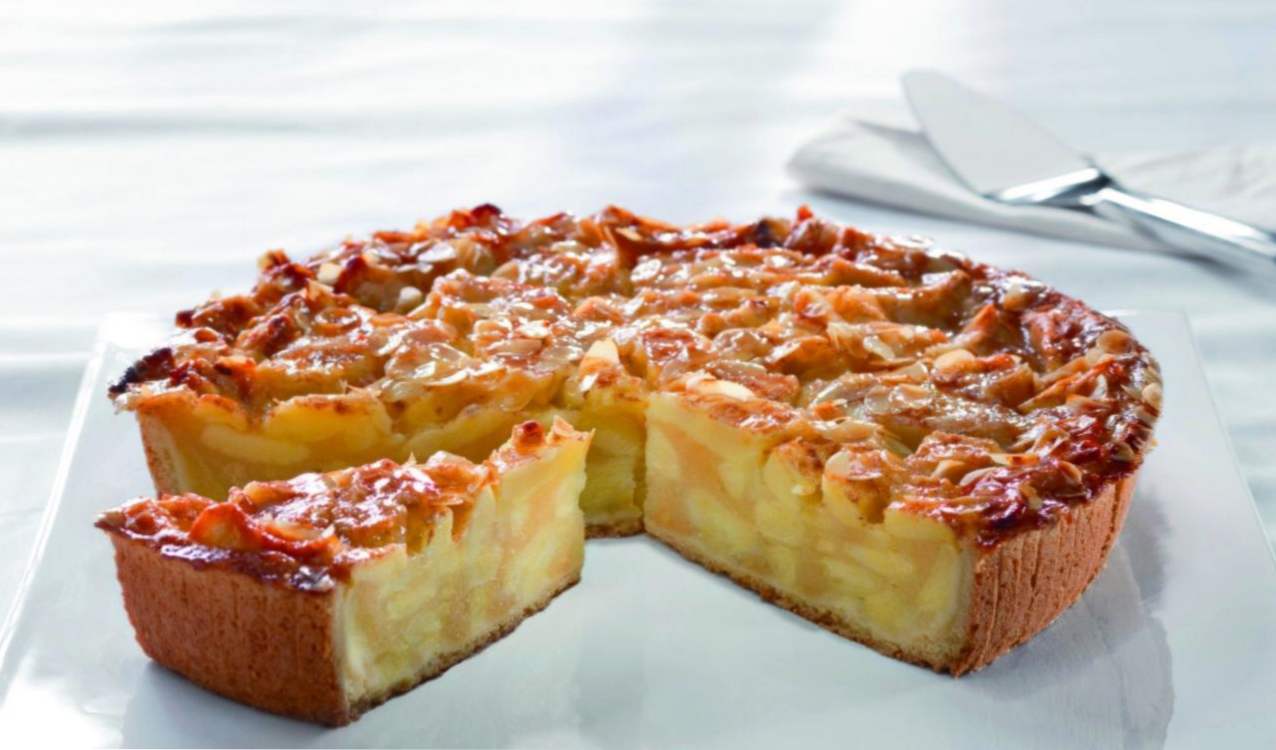 Сирно-яблучний пиріг - 8 рецептів приготування в духовці і мультиварці