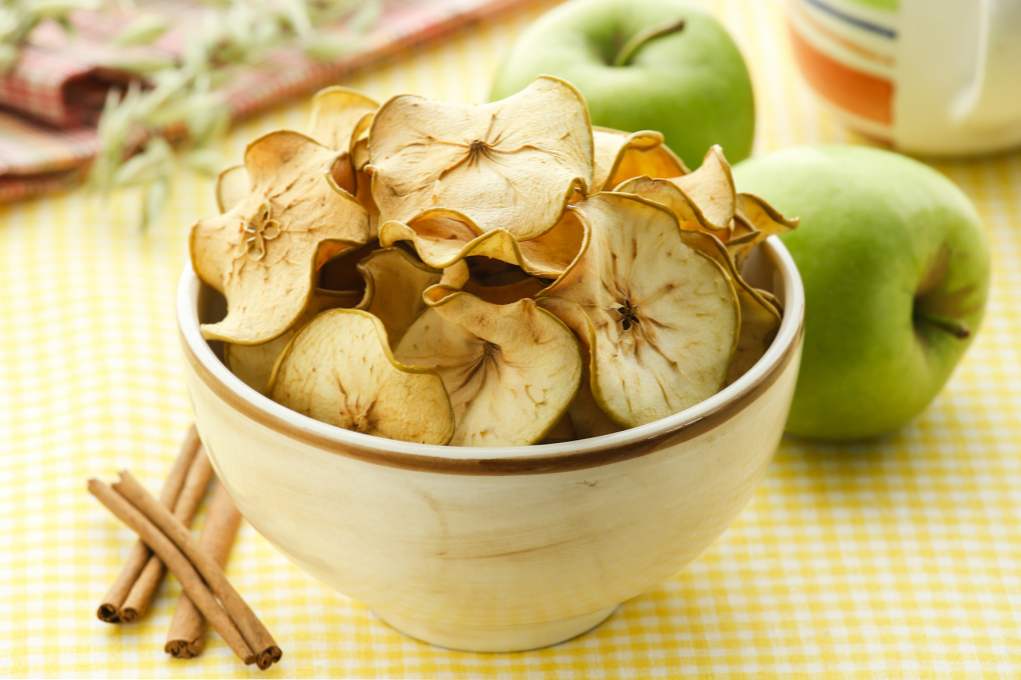Яблучні чіпси - 7 рецептів, як зробити в домашніх умовах