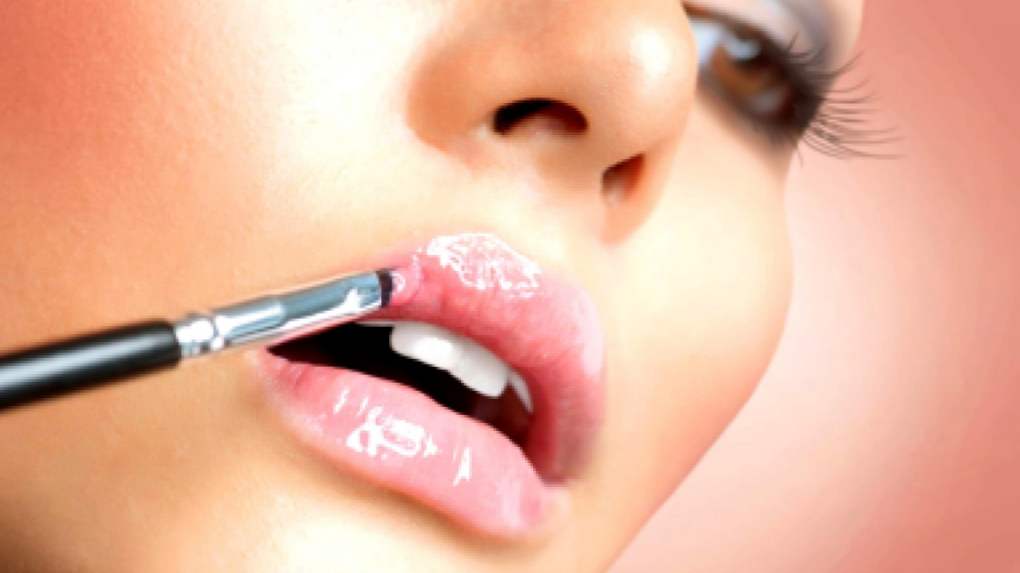 Kako povečati ustnice doma? Vizualno in fizično