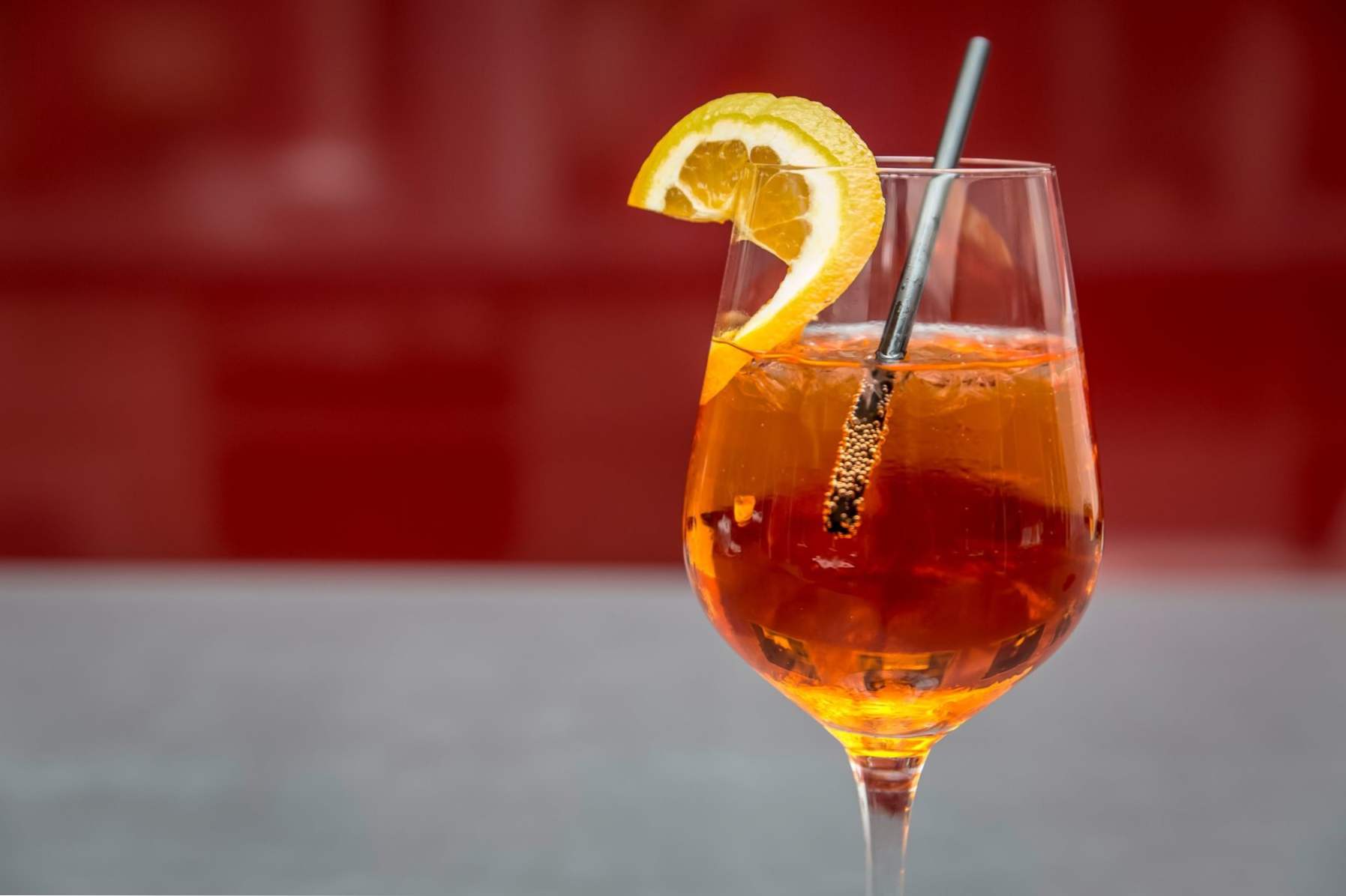 Cocktail Aperol brizga in še 6 receptov koktajlov iz aperitiva Aperol doma