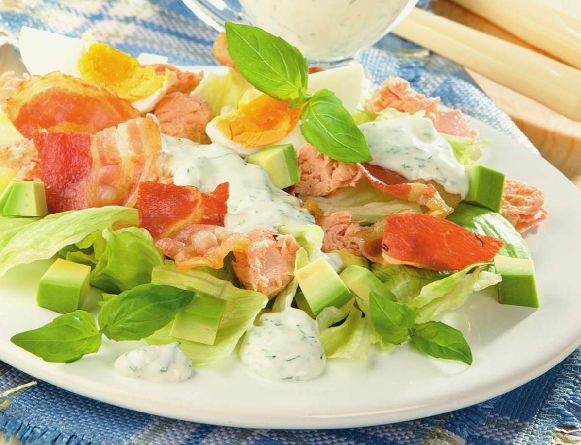 Salata s crvenom ribom - 8 ukusnih recepata