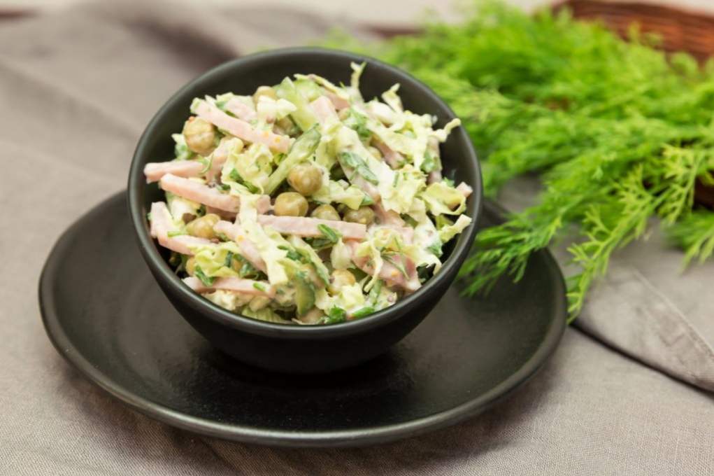 Салат з пекінською капустою і шинкою - 8 рецептів