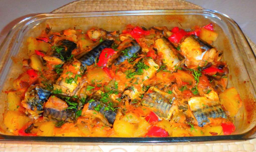 Pečená makrela v rúre so zeleninou - 7 lahodných receptov