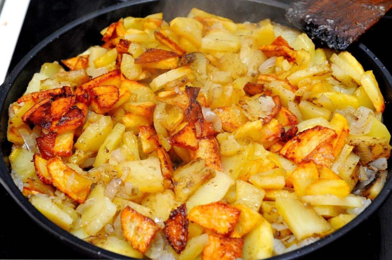 Fried krumpir s lukom - 7 Recepata u tavi za prženje i Multicooker