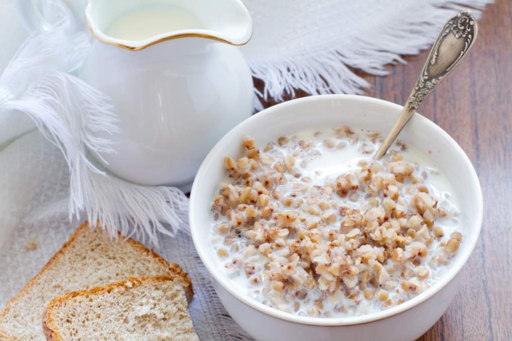 Gryka z kefirem do odchudzania - 3 przepisy na dietę