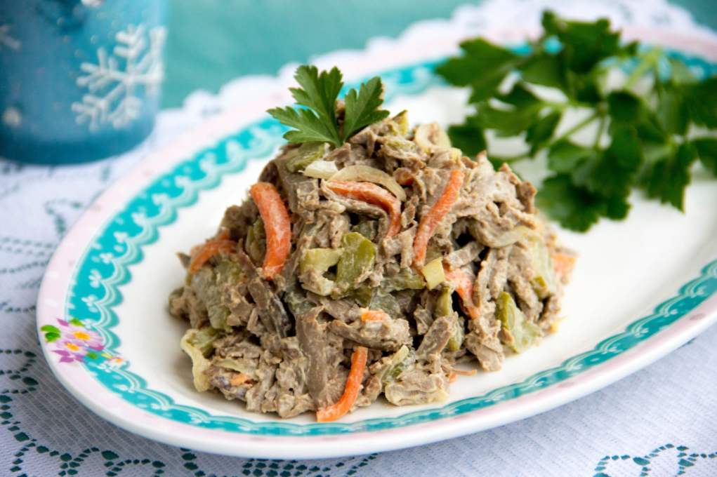 Салат з солоними огірками - 14 рецептів для приготування смачних салатів з огірочками