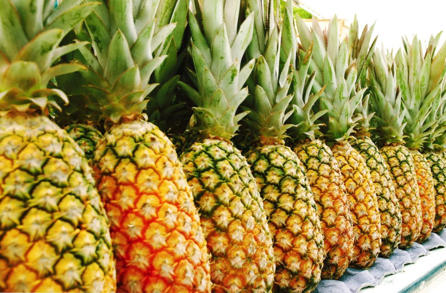 Jak wybrać dojrzałego ananasa w sklepie przy zakupie?