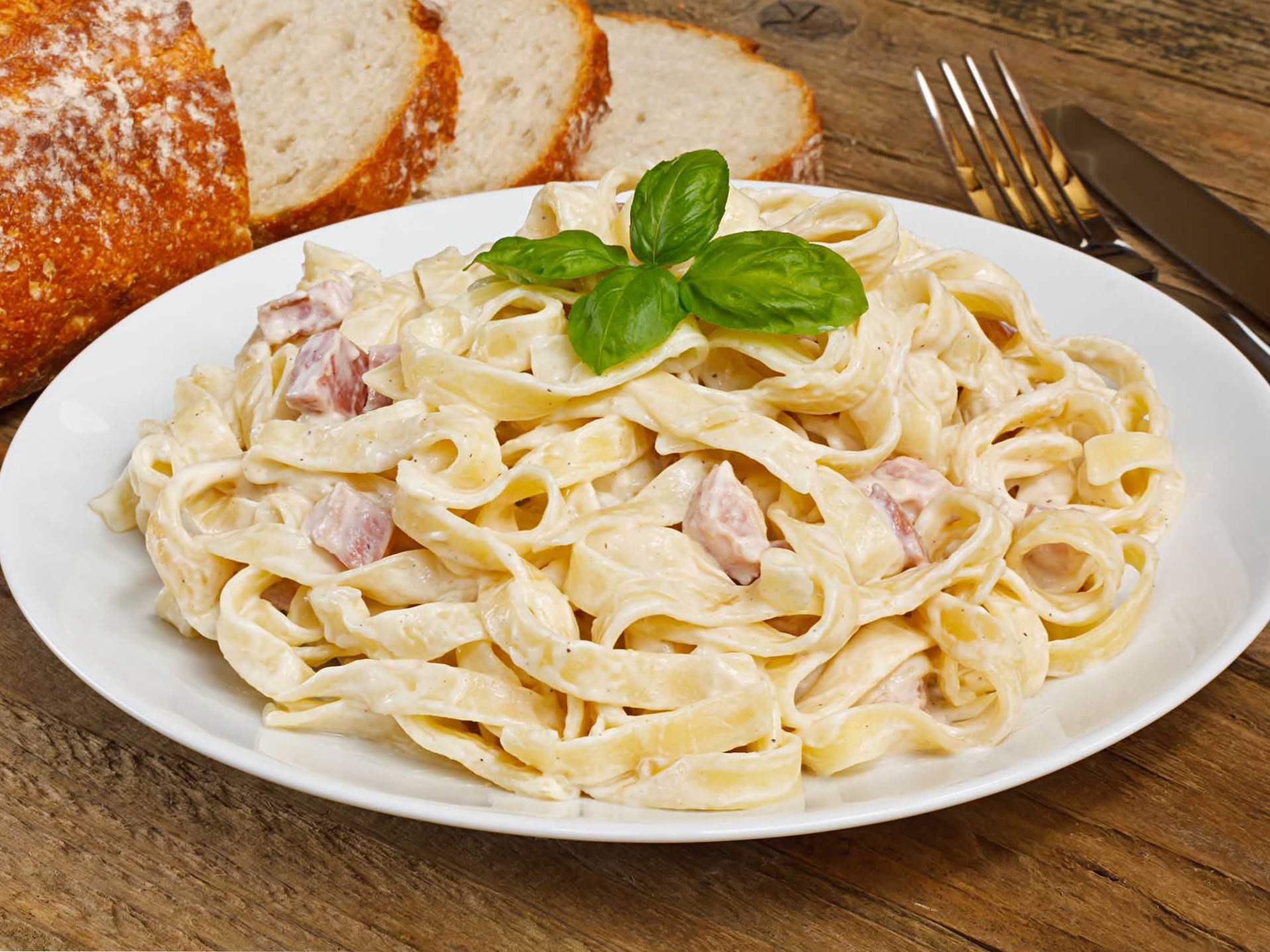 Carbonara - klasična testenina in 5 možnosti