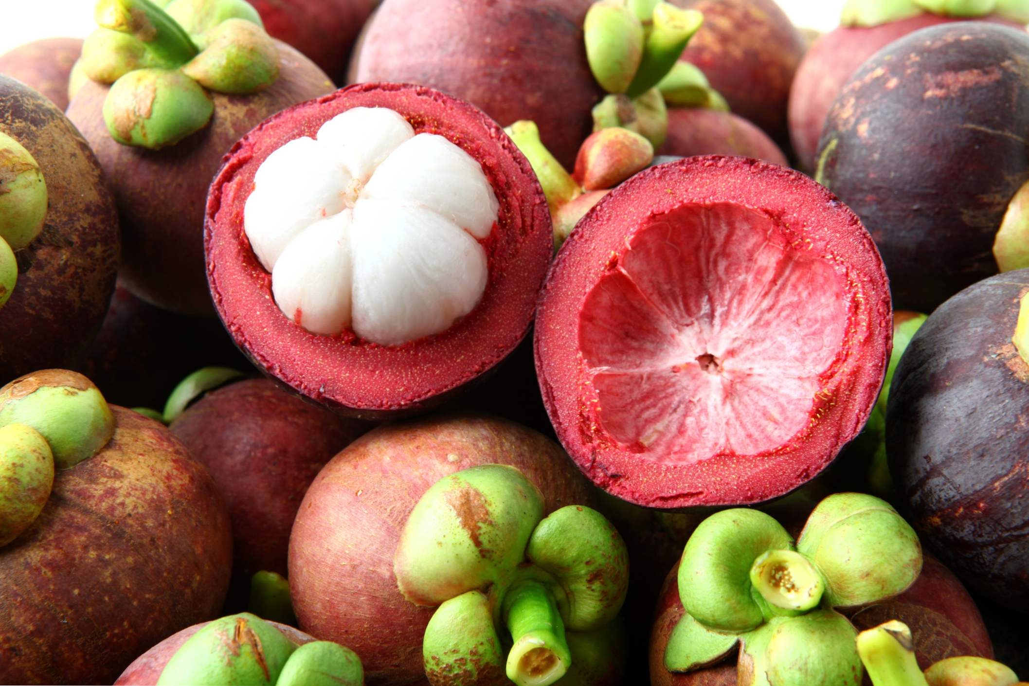 Mangostinske sadne koristi in škode, kako pravilno očistiti in jesti mangosteen