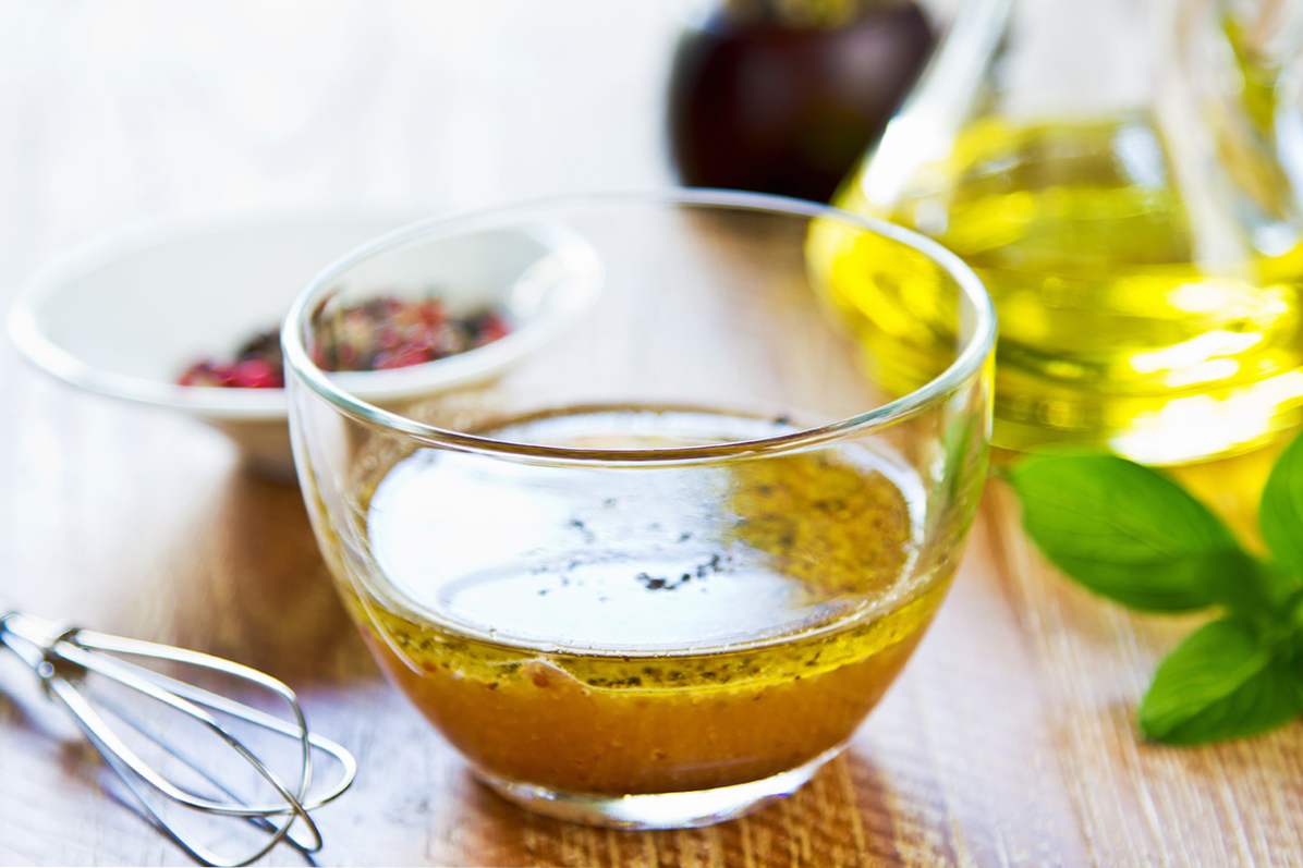 Заправка для грецького салату - 7 рецептів соусу в домашніх умовах