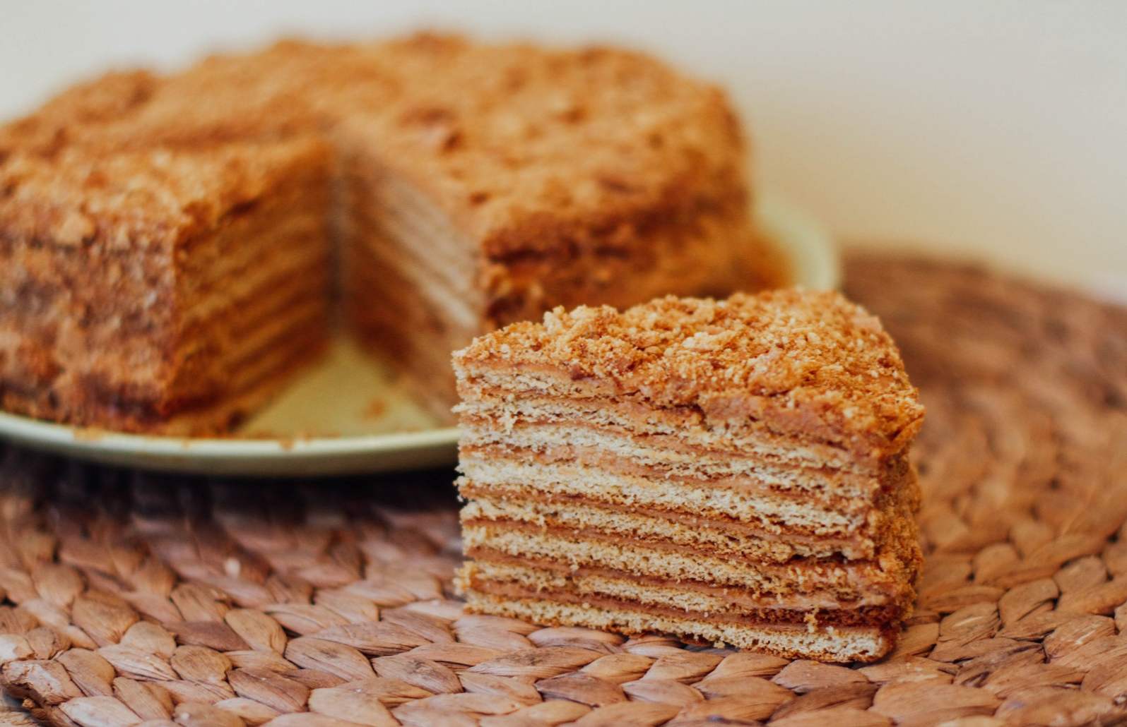 Medena torta - klasičen recept s kremami in 4 možnosti kuhanja