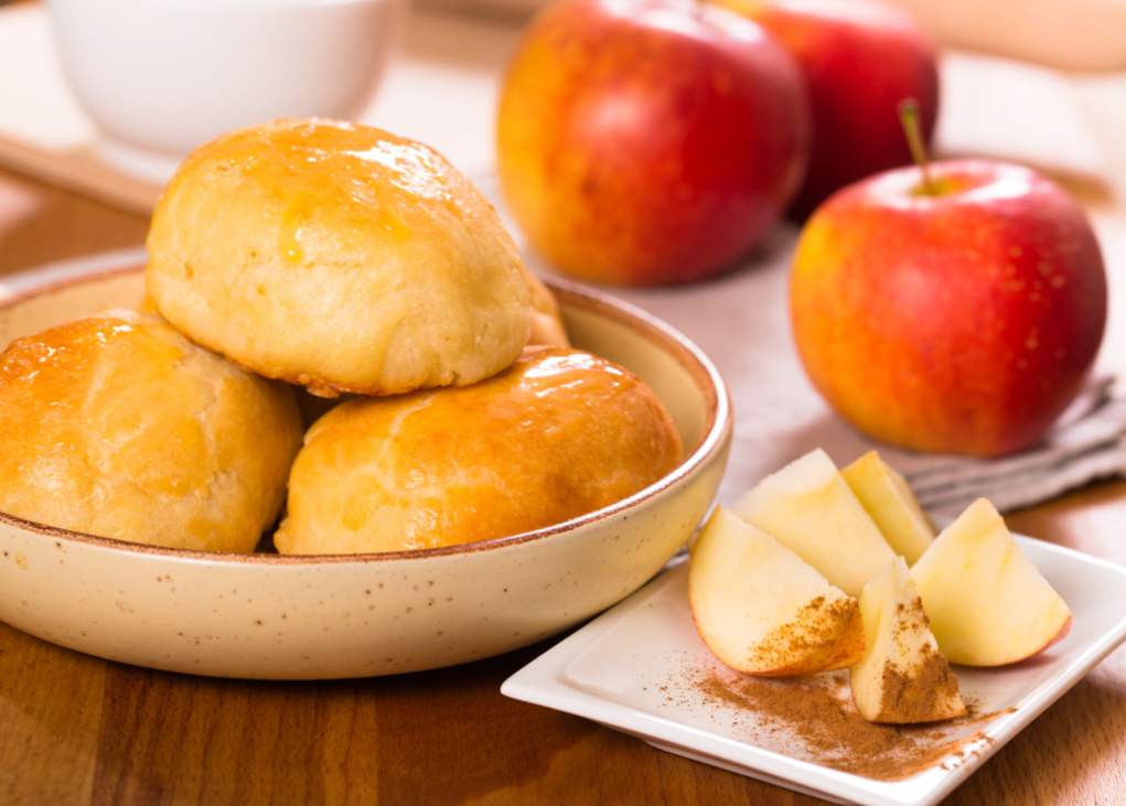 Ciasta jabłkowe - 5 smacznych przepisów kulinarnych