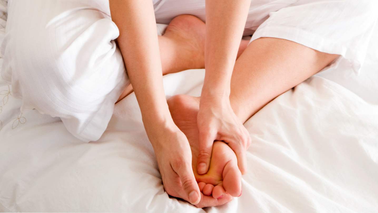 Зводить ноги ночами - причини і лікування