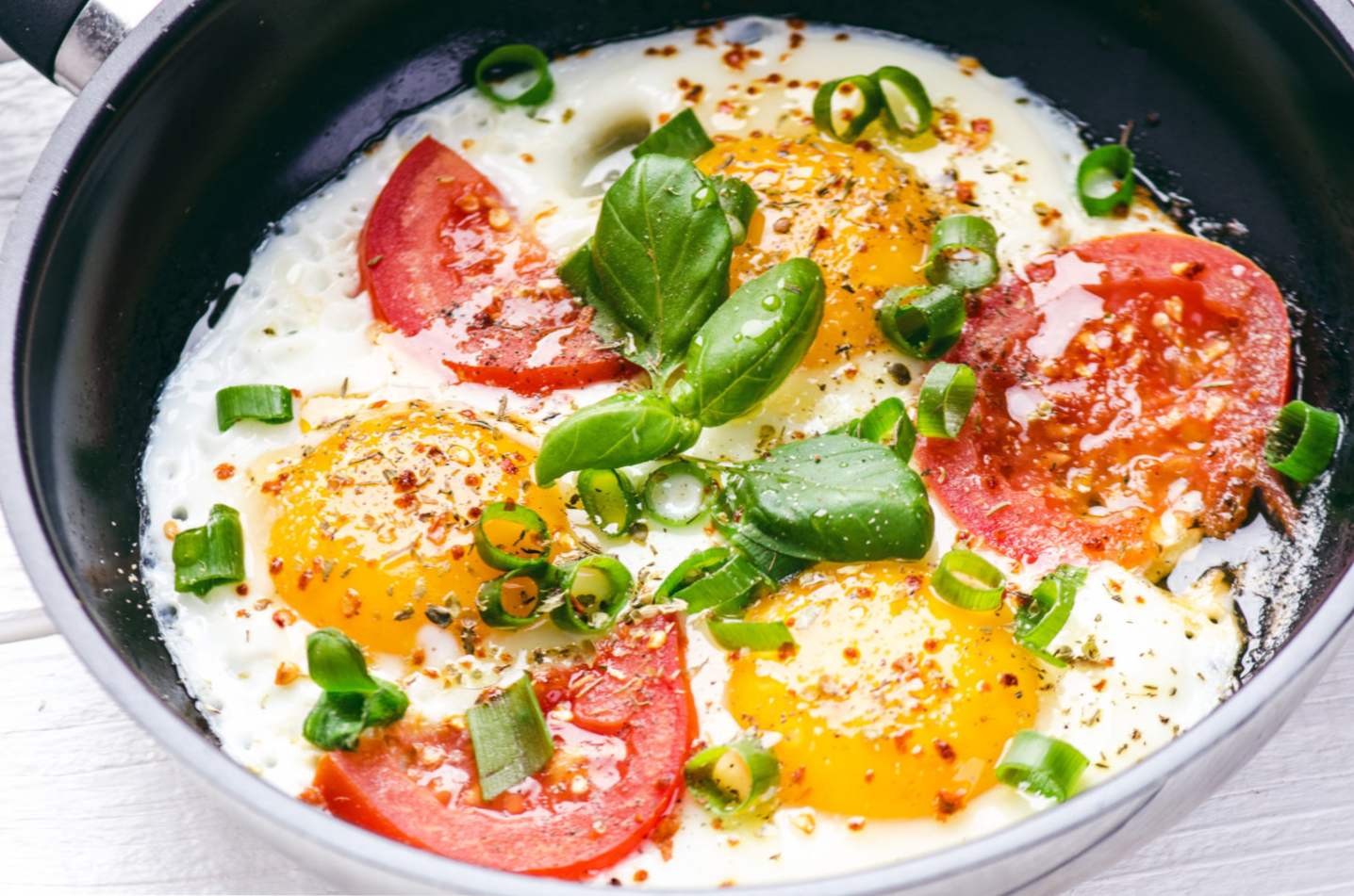 Pržena jaja s rajčicama - 8 recepata